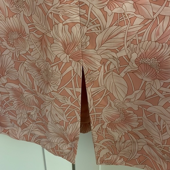 100% Silk Tommy Bahama dress - Picture 5 of 12